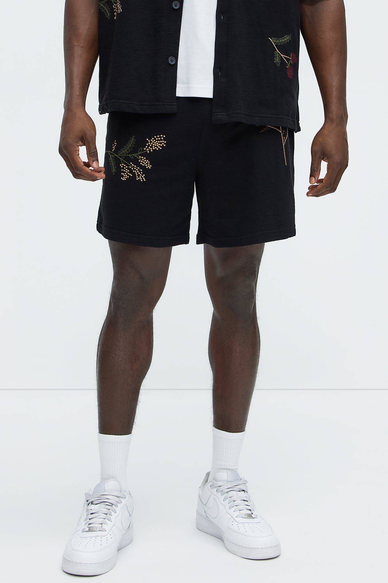 Berries And Blooms Embroidered Shorts - Black